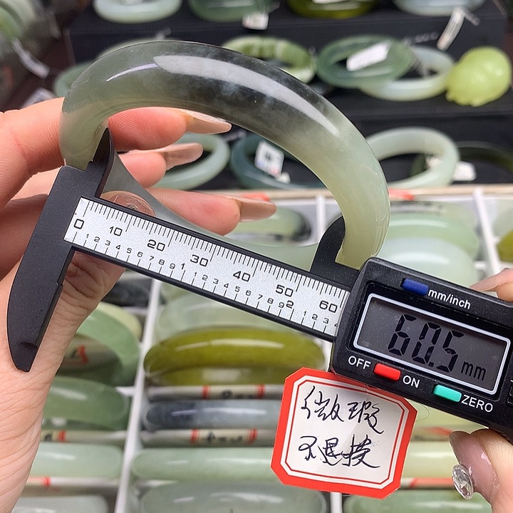 蛇纹石玉手镯未镶嵌946