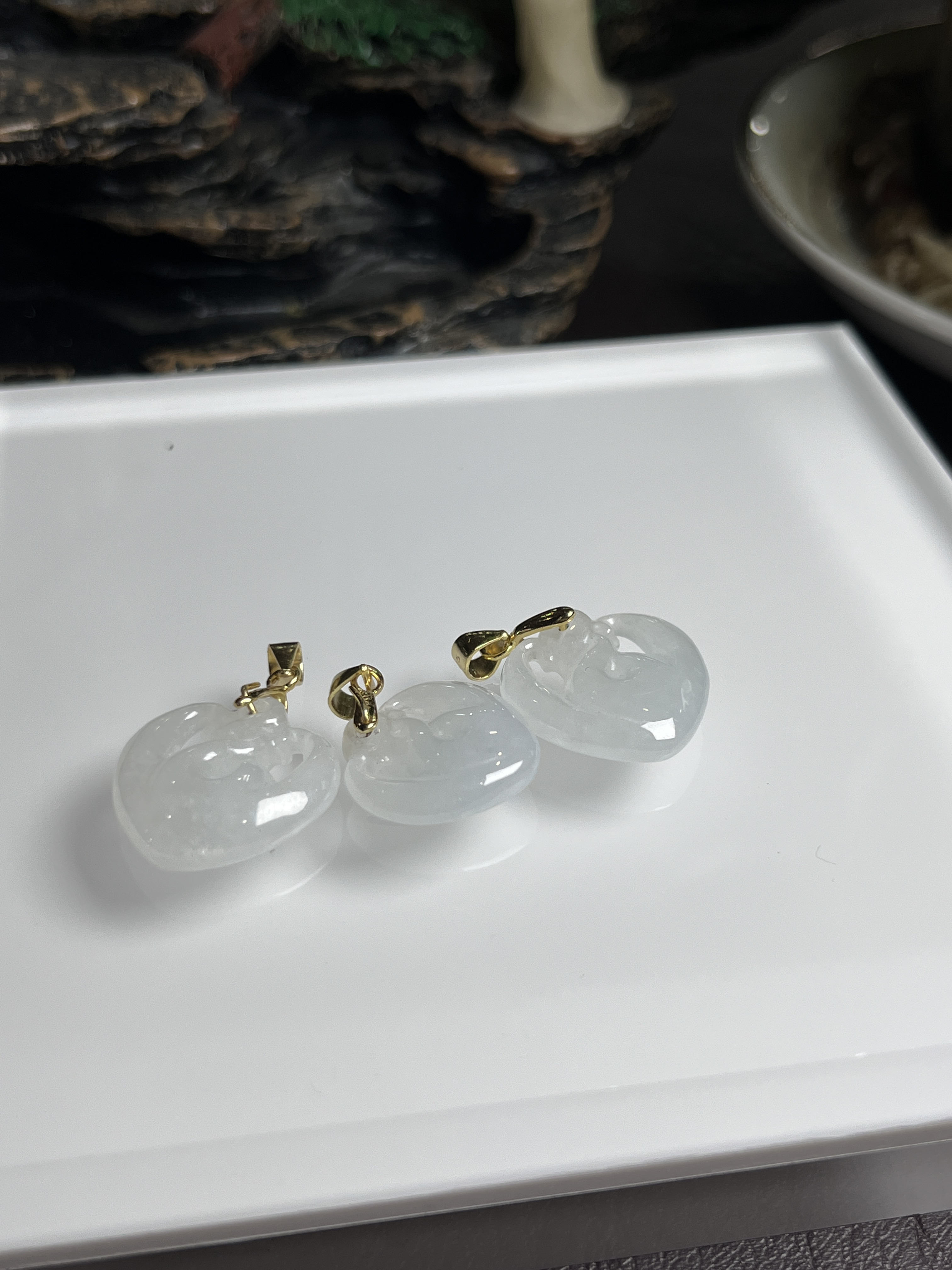 天然缅甸A货翡翠爱心吊坠时尚百搭款多样性发货