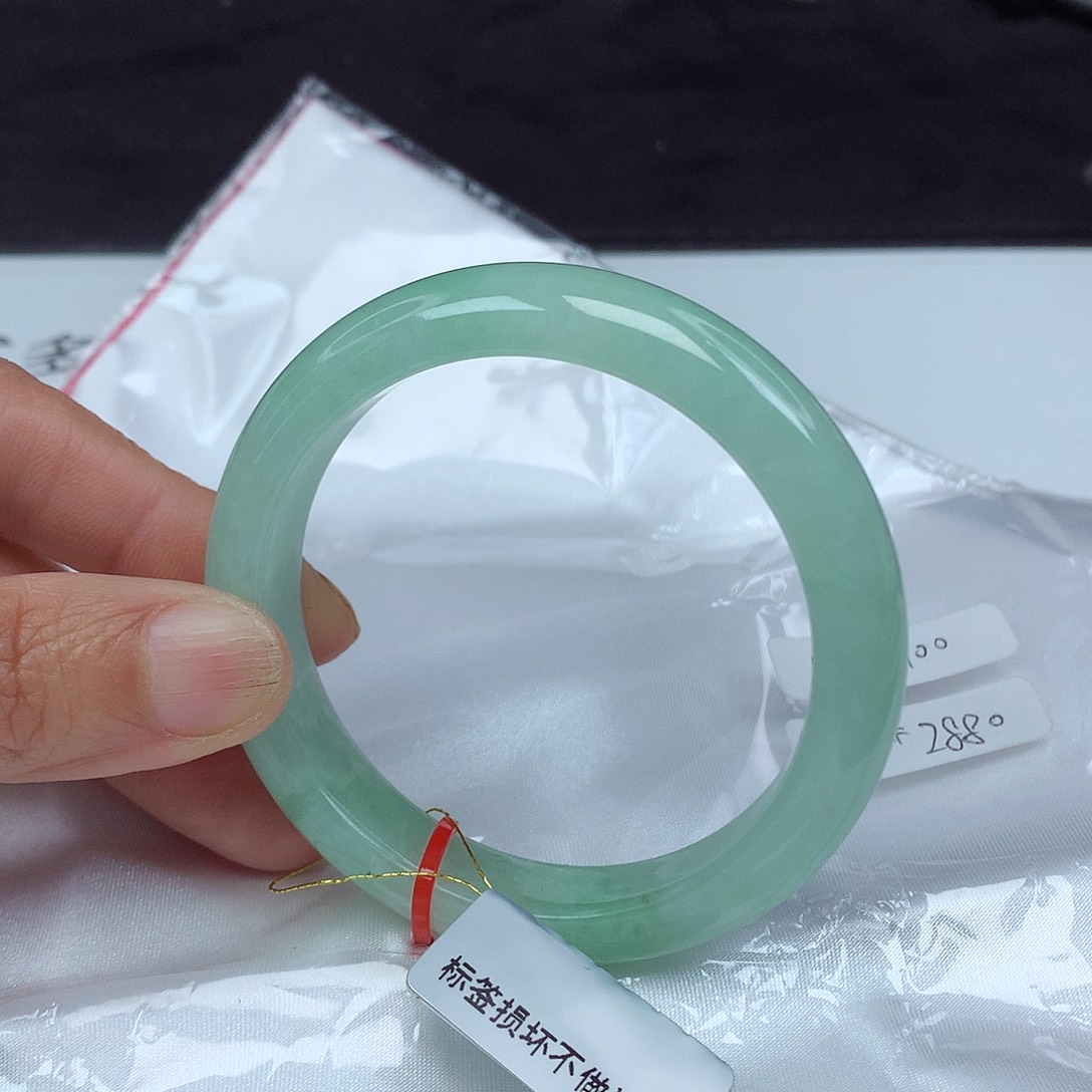 翡翠手镯未镶嵌55圈0900