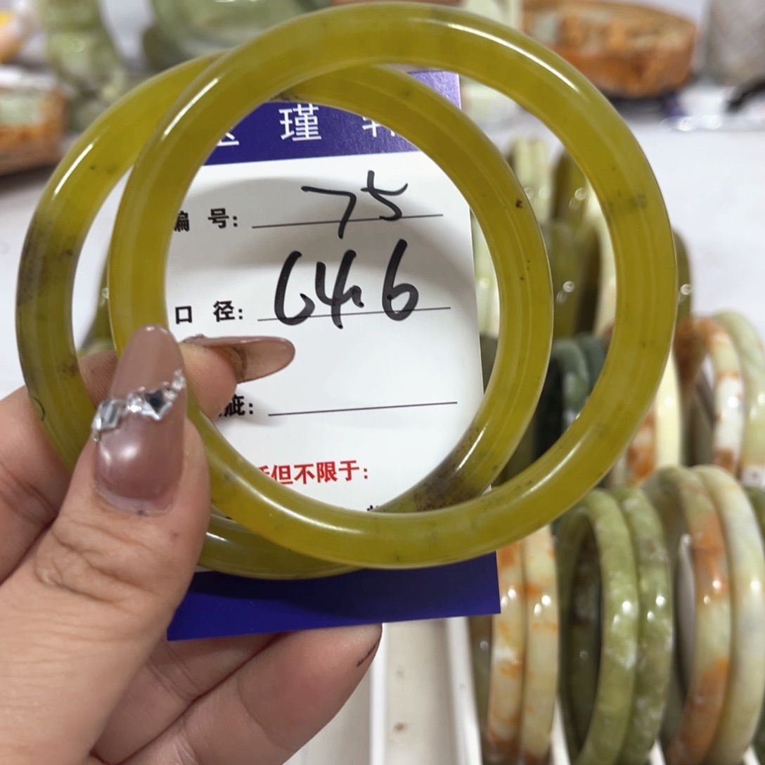 蛇纹石玉手镯未镶嵌