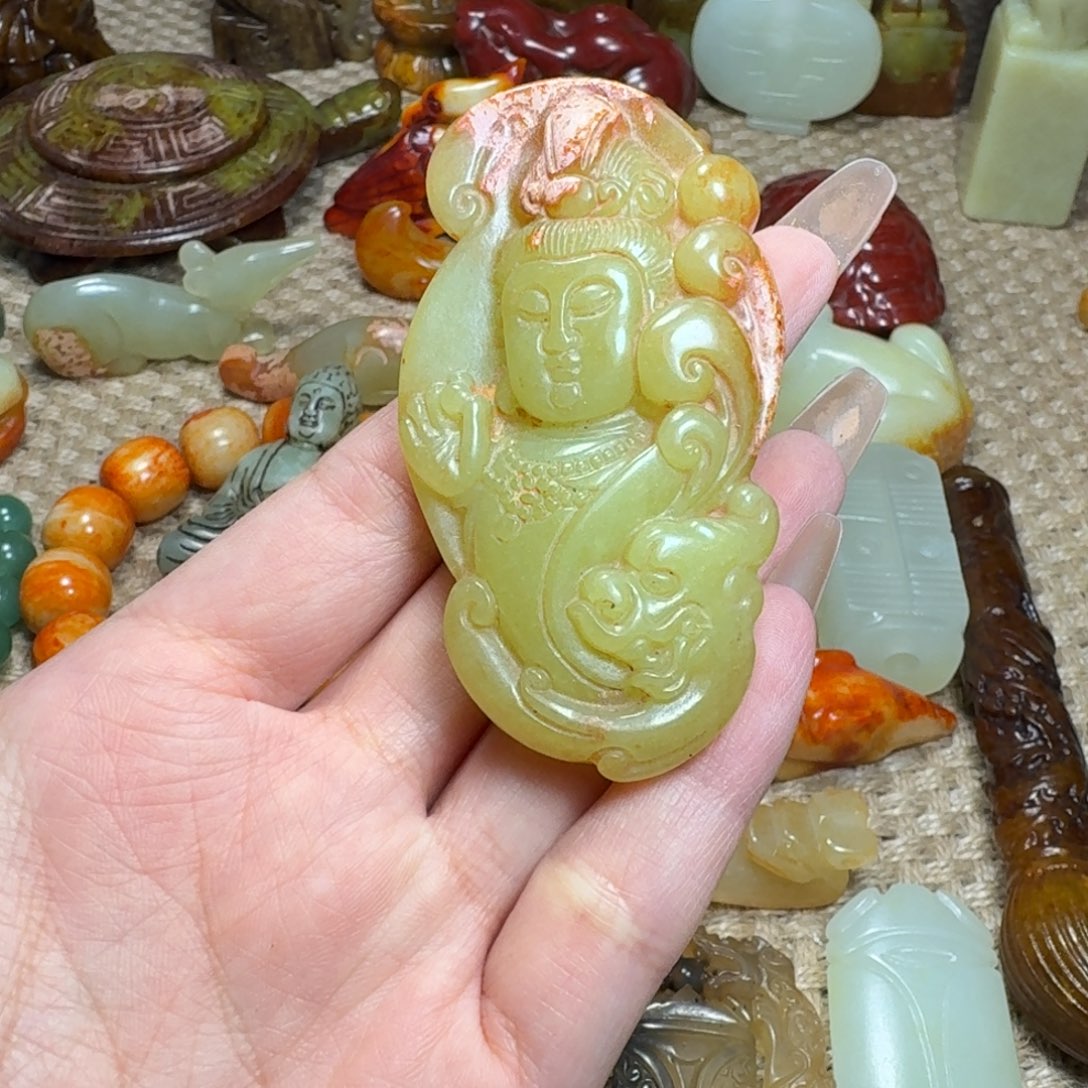 蛇纹石玉未镶嵌颈饰
