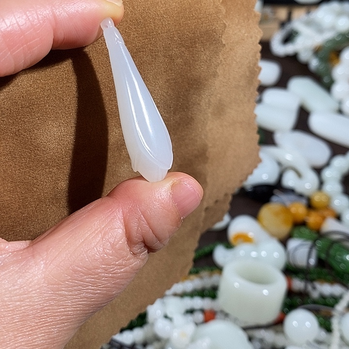 和田玉颈饰未镶嵌争