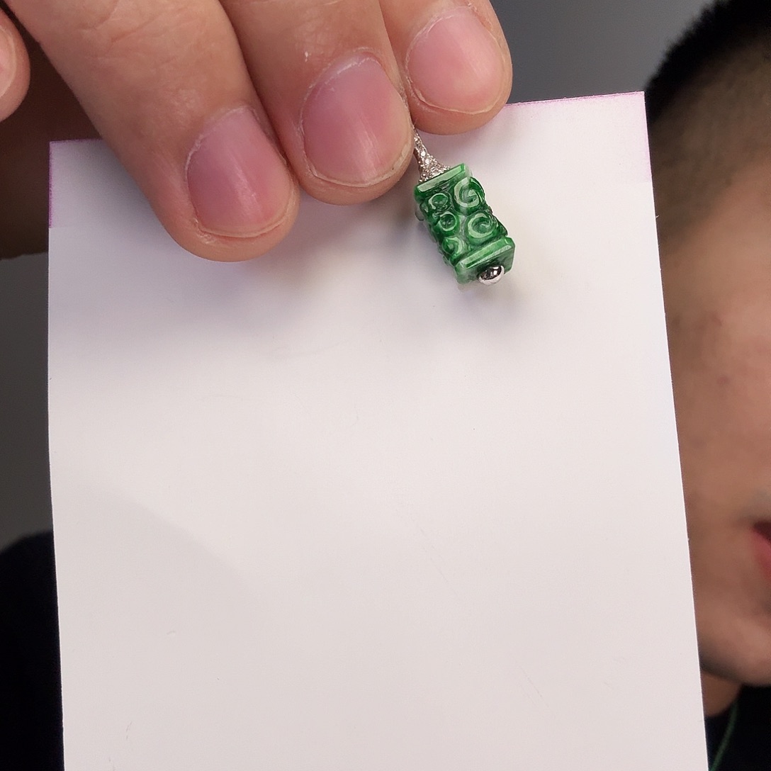 翡翠颈饰未镶嵌一件