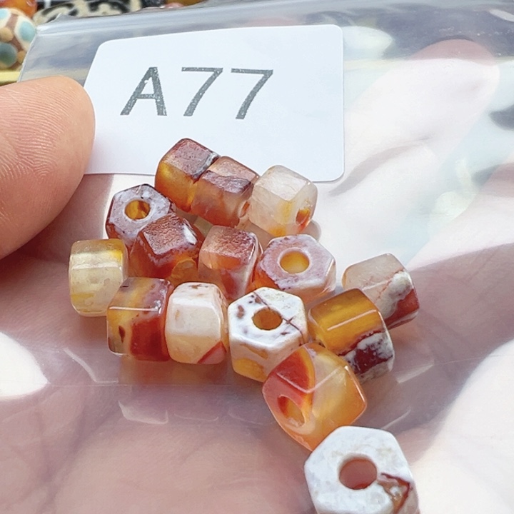 用***0玛瑙/玉髓未镶嵌手链