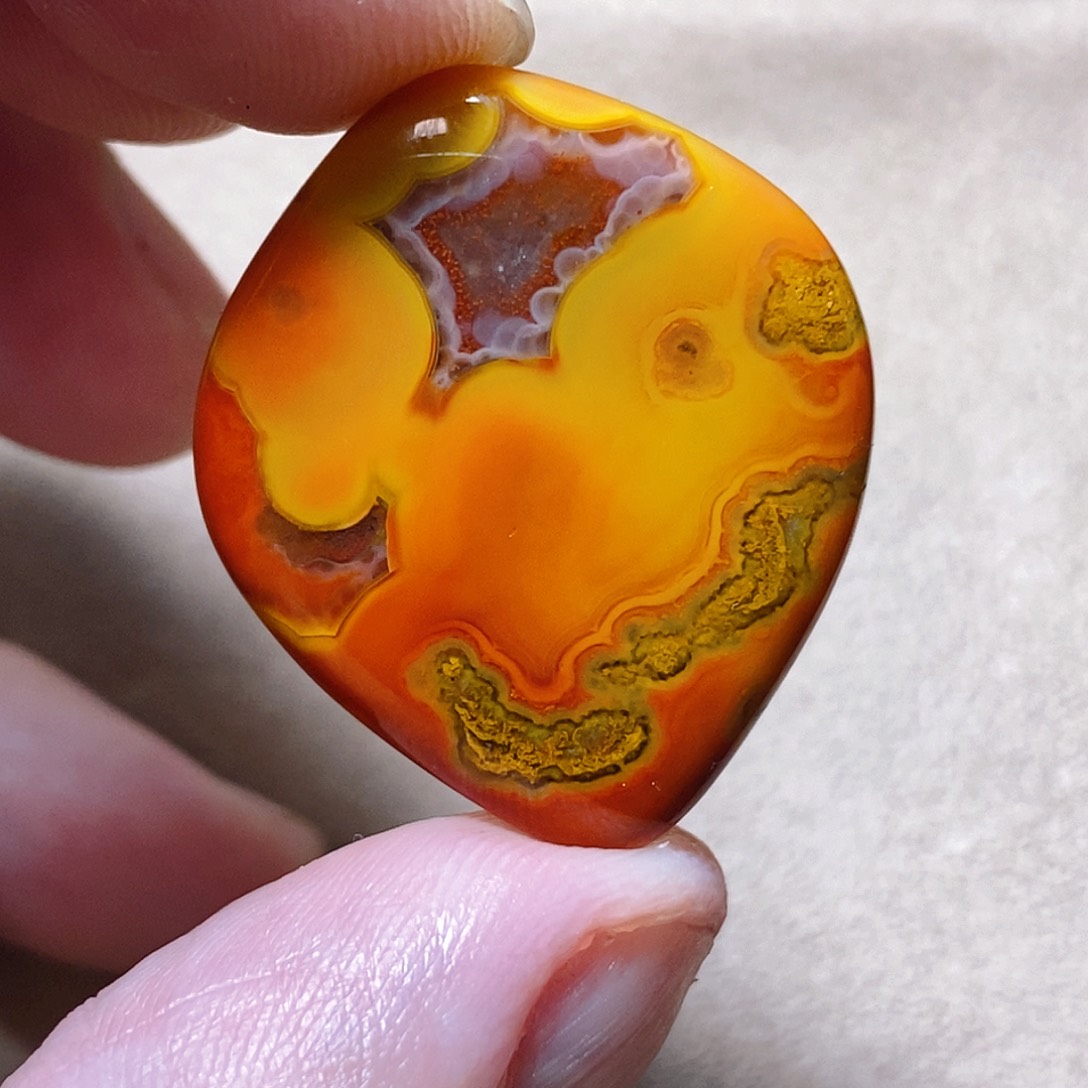 未镶嵌颈饰玛瑙/玉髓三*