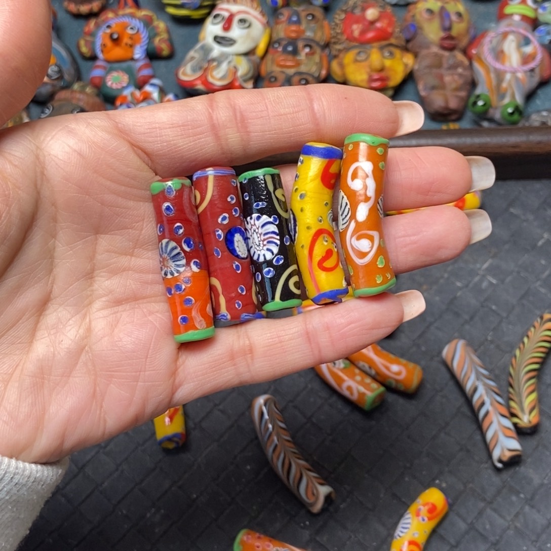 琉璃颈饰弯管一个