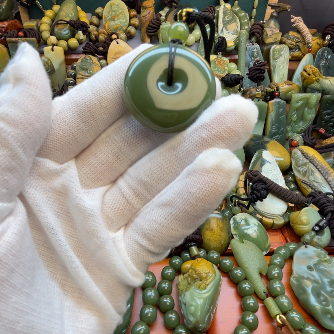 岫岩老玉（透闪石质玉）未镶嵌颈饰