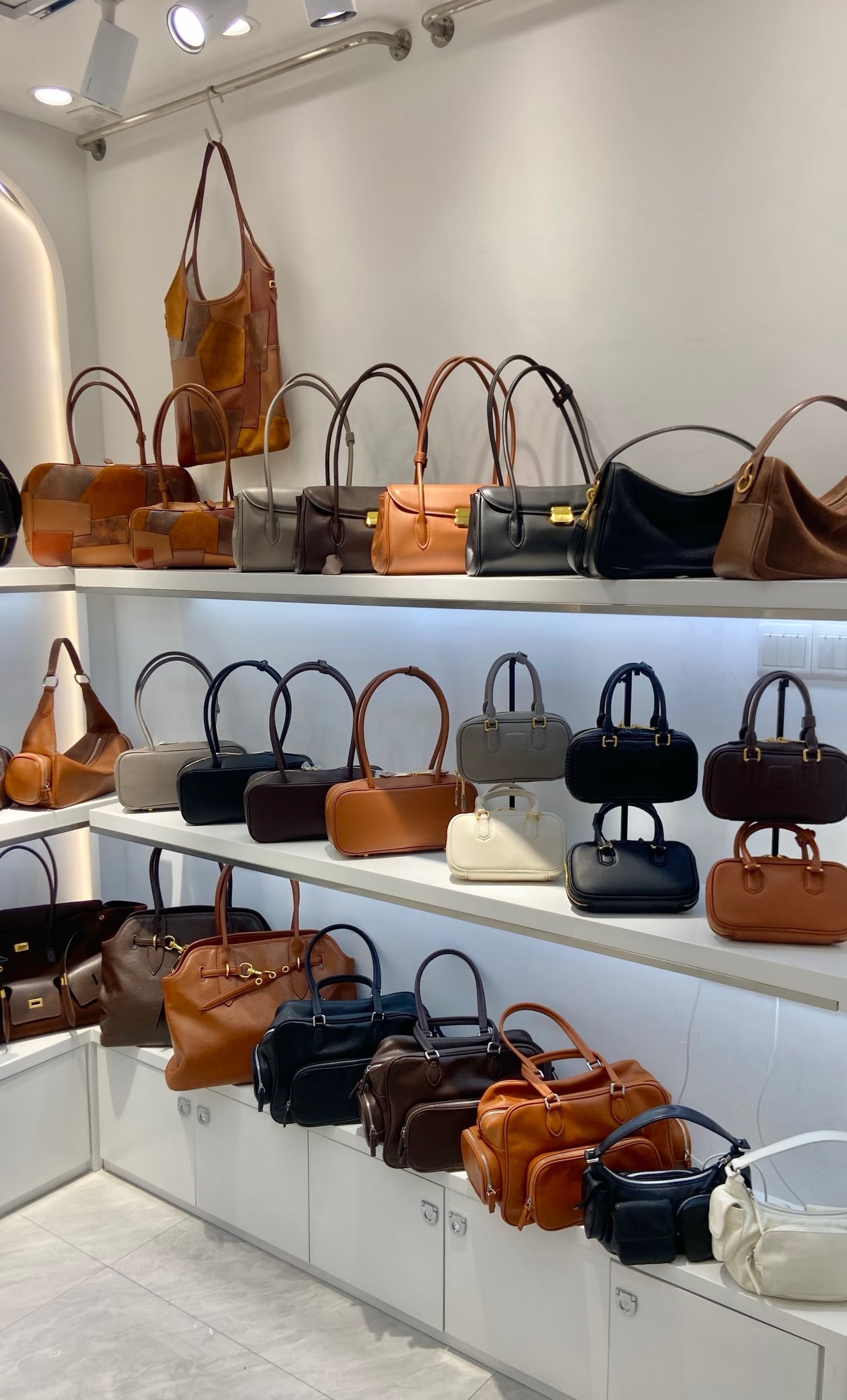 时尚女士轻奢肩包腋下荔枝纹便携款水桶包斜挎包双根AA