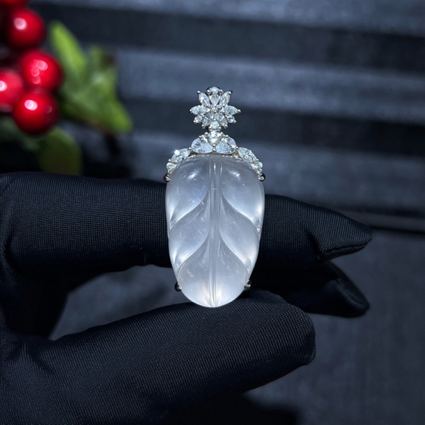 925银镶嵌天然石英质玉家大业大吊坠