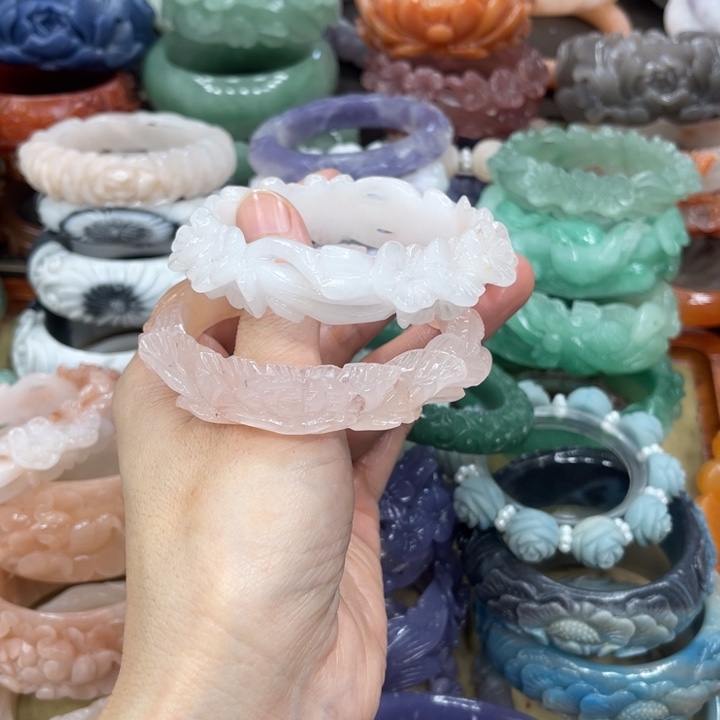 知***姐石英岩玉未镶嵌手镯