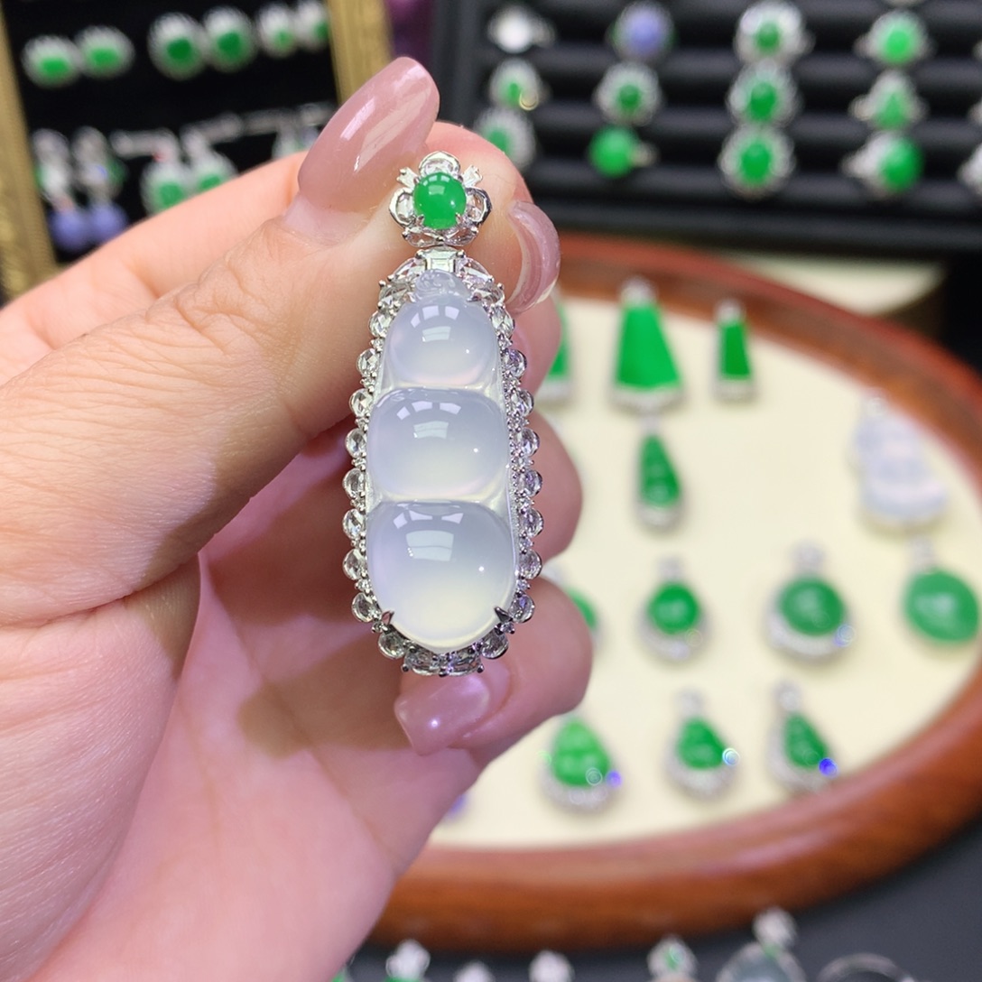 H***S翡翠18K金镶嵌吊坠(不含链)