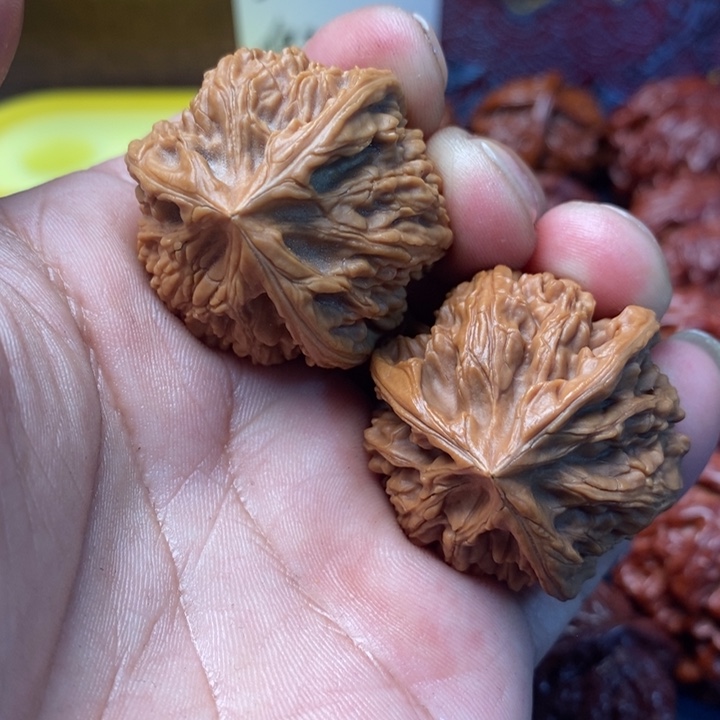 江***现把件文玩核桃文山三棱