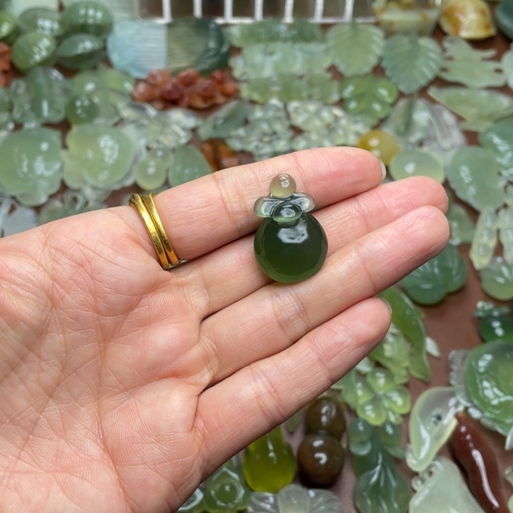 蛇纹石玉合金颈饰