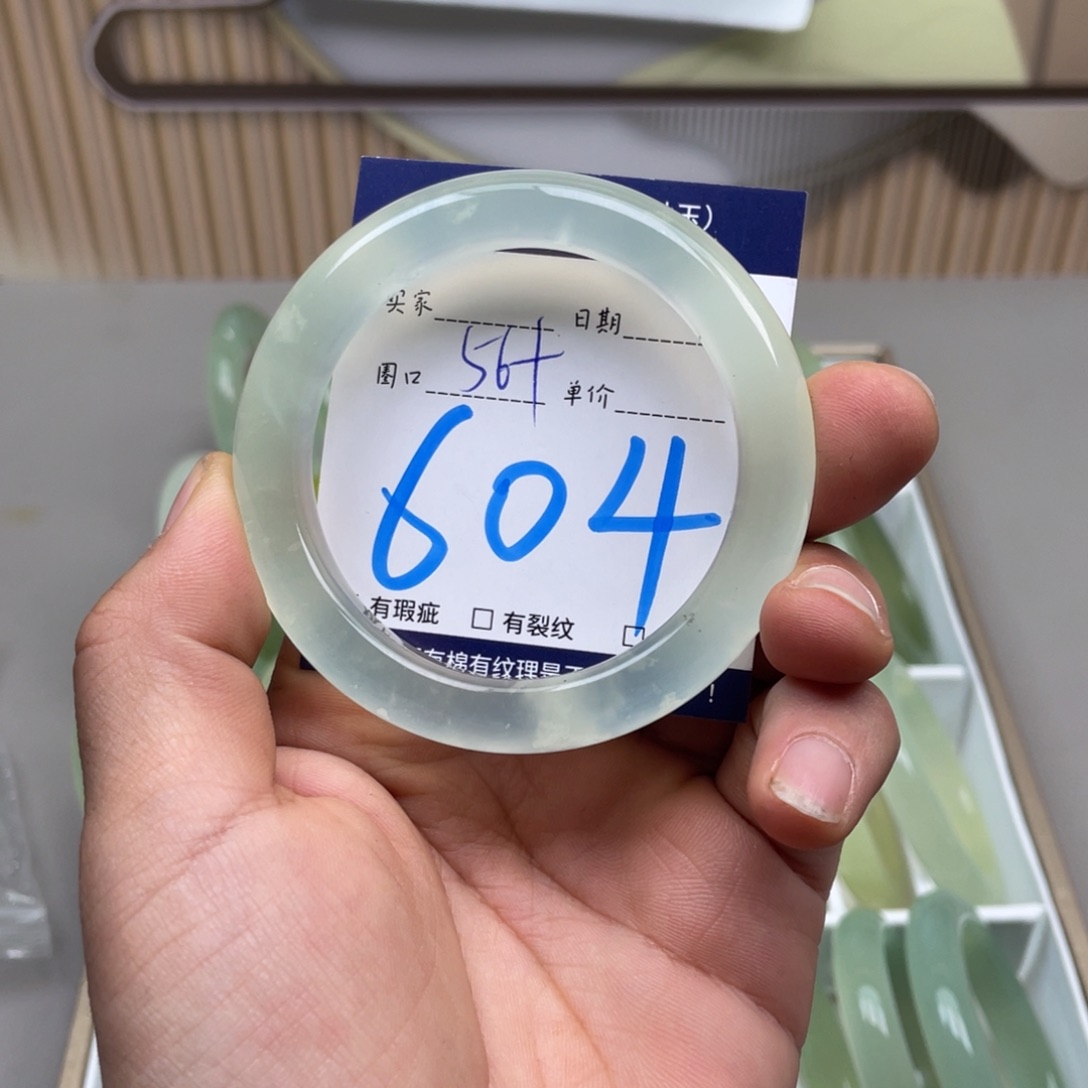 岫玉手镯手镯未镶嵌