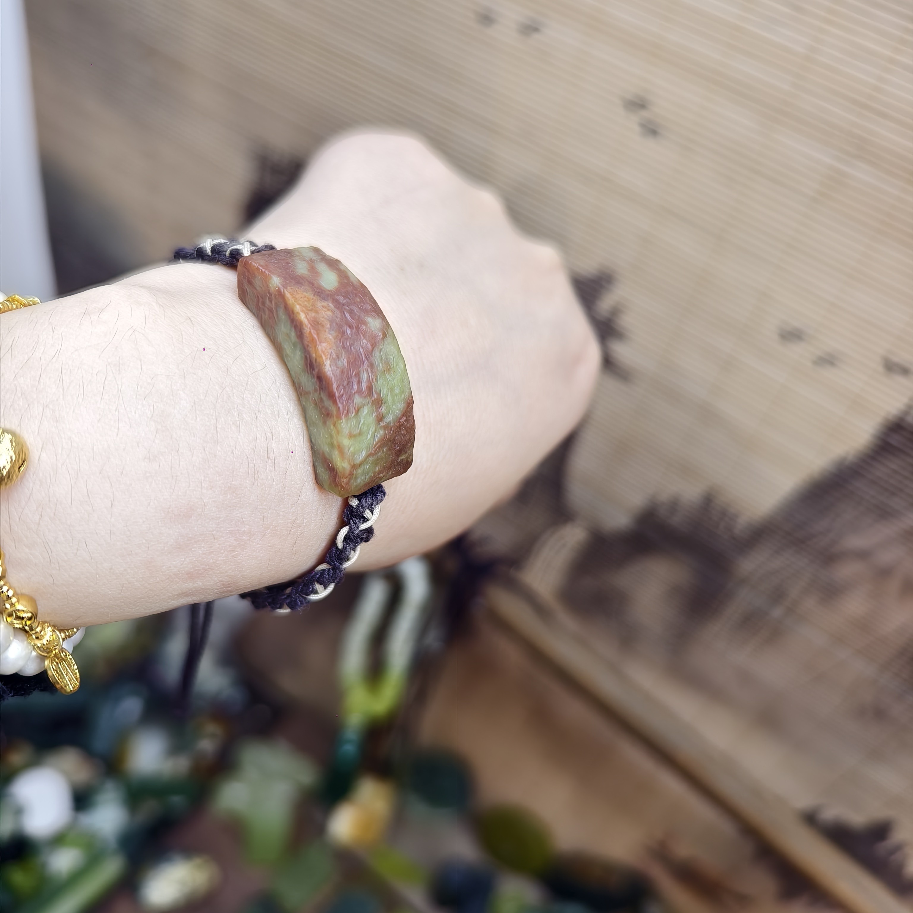 纯天然岫玉手工雕刻复古锤纹辽阳红手牌