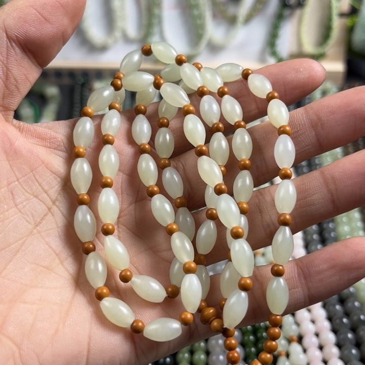 和田玉颈饰未镶嵌