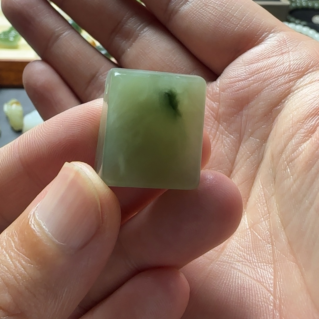 和田玉未镶嵌颈饰青