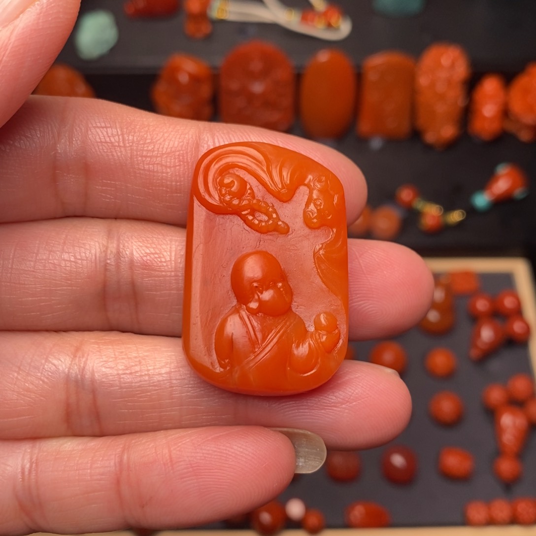 南红玛瑙保山料吊坠未镶嵌