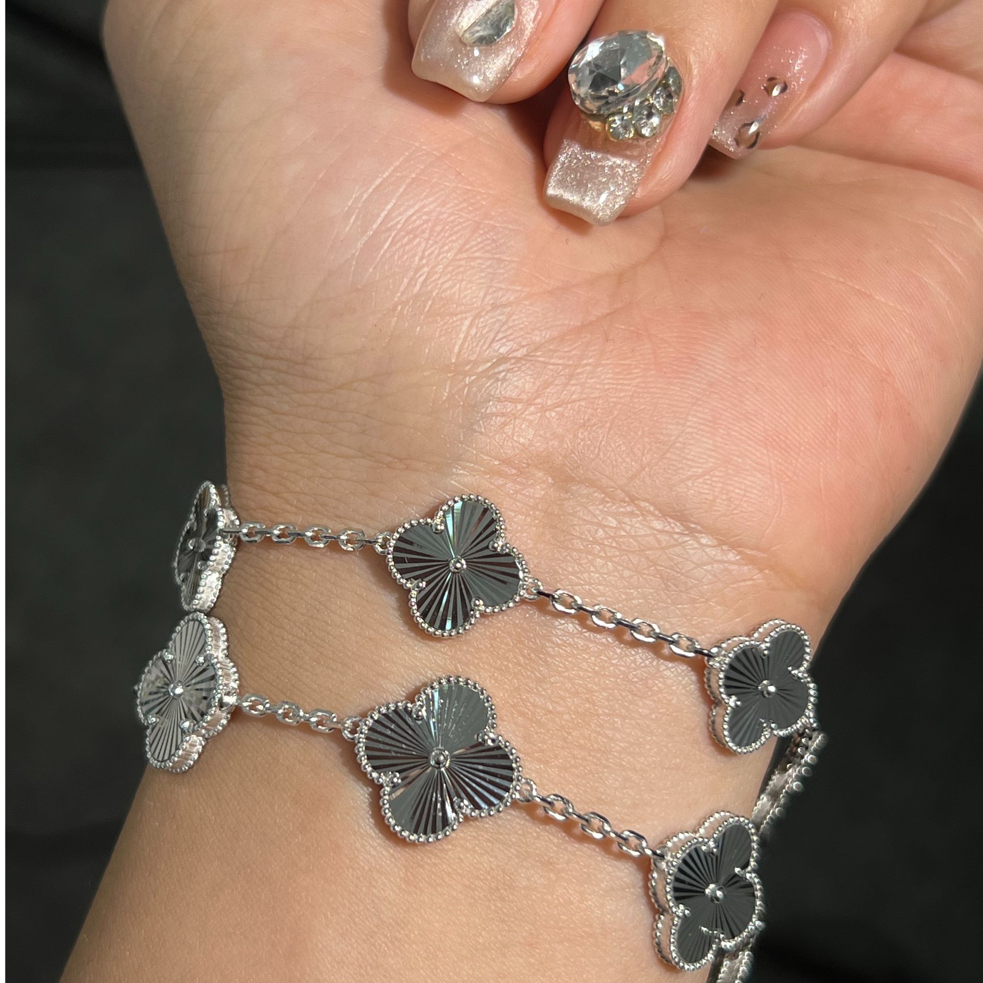 铂金pt950双面镭射四叶草手链时尚简约经典多样性发货发其一