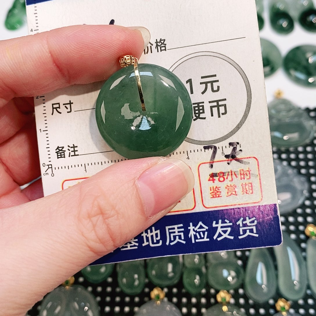 翡翠颈饰18K金镶嵌吊坠