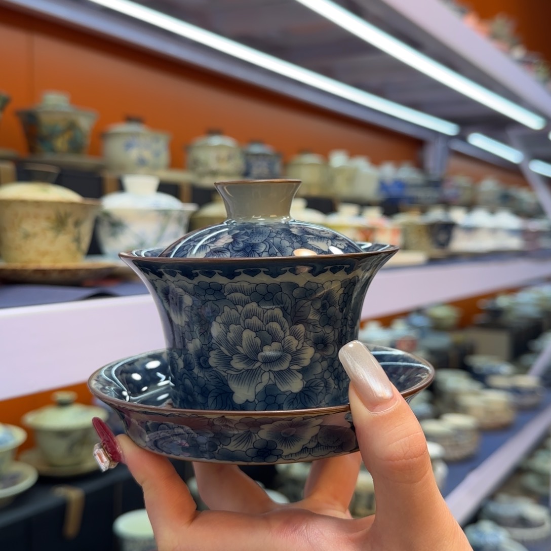 我在外面吃饭呢你在哪