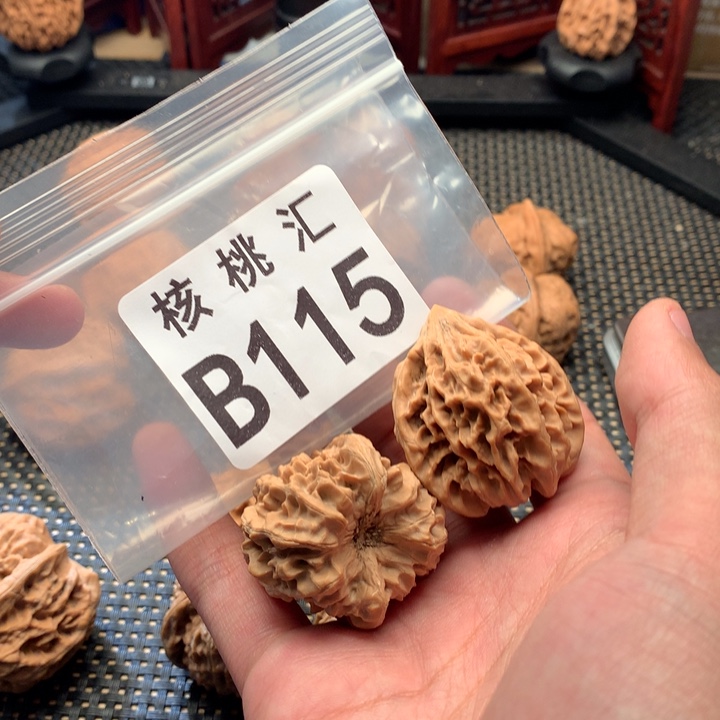 汪***哥吊坠文玩核桃龙门涧