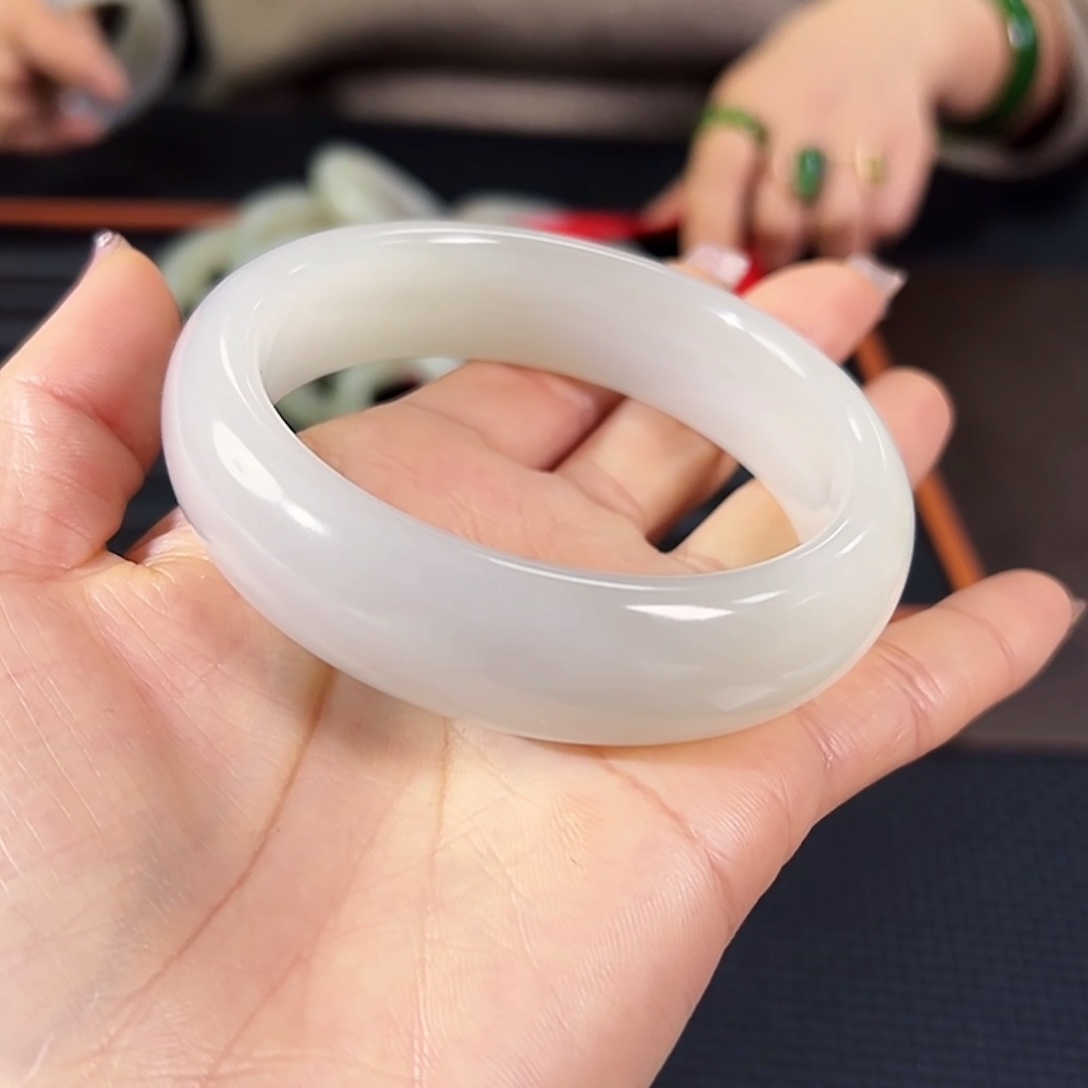 和田玉未镶嵌手镯