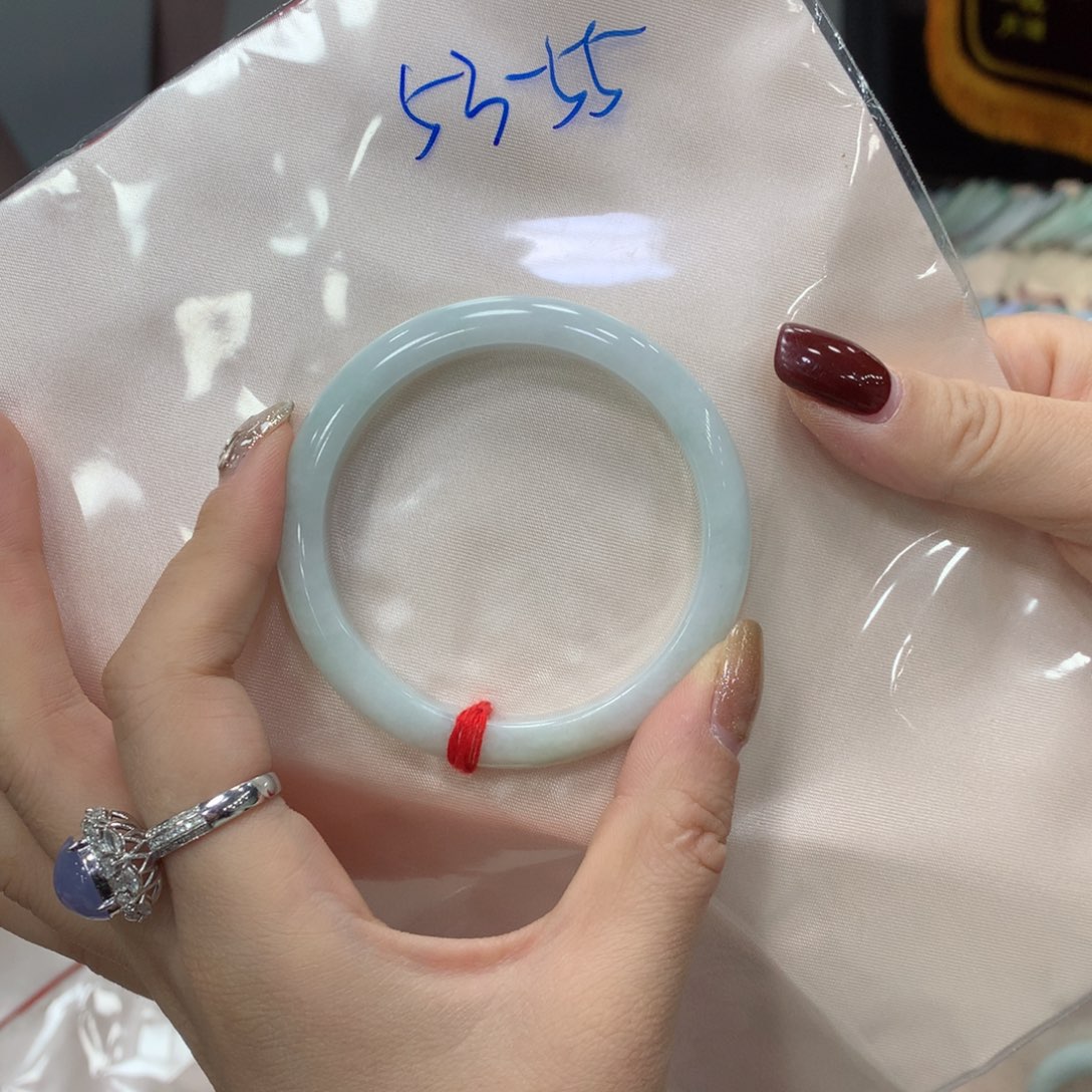 翡翠手镯未镶嵌飞****美买断