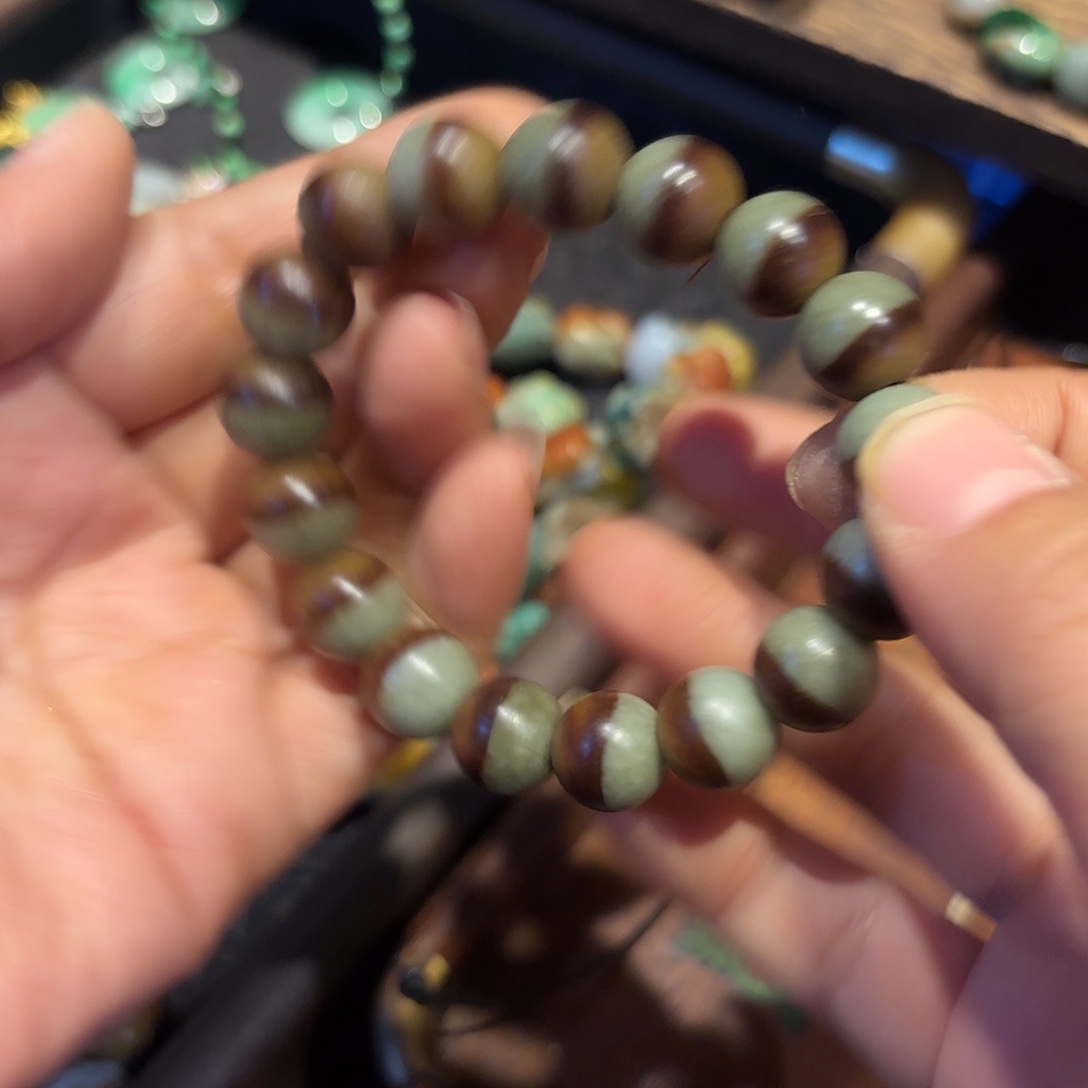 翡翠未镶嵌颈饰我