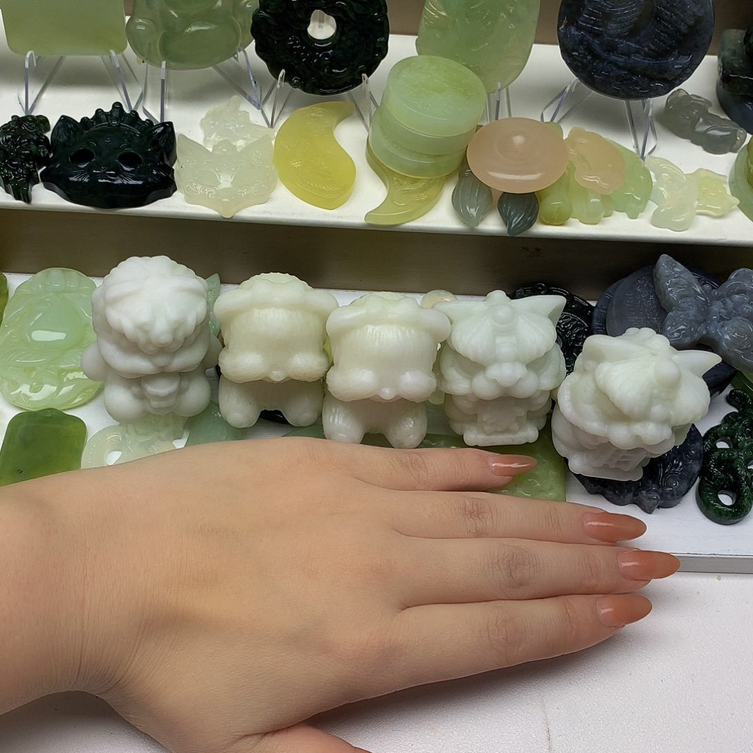 蛇纹石玉未镶嵌颈饰【****】