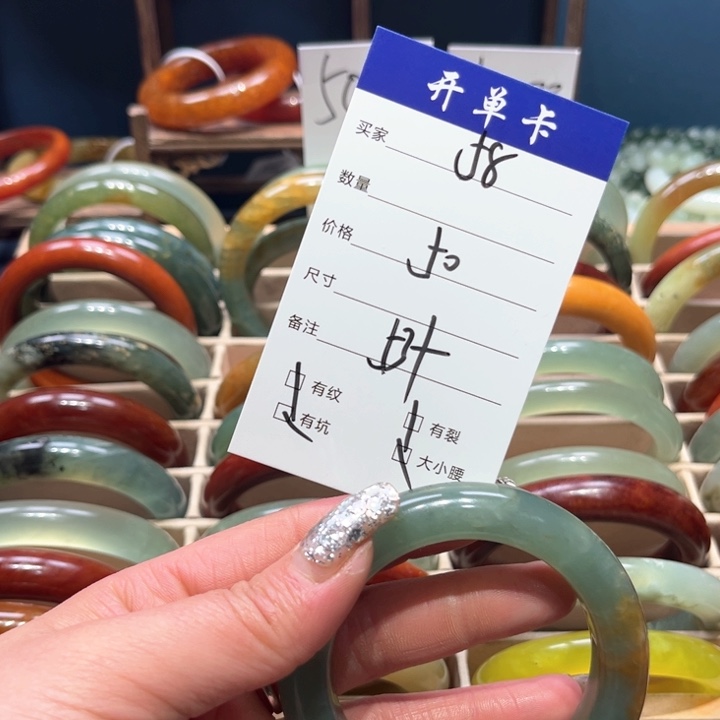 蛇纹石玉手镯未镶嵌你**吗