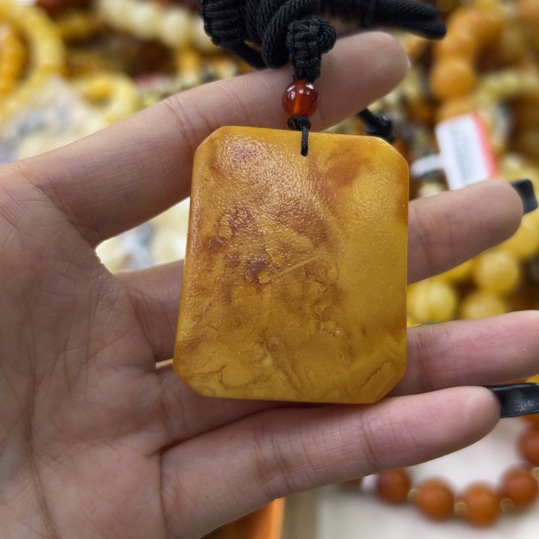 琥珀珠宝奇石未镶嵌