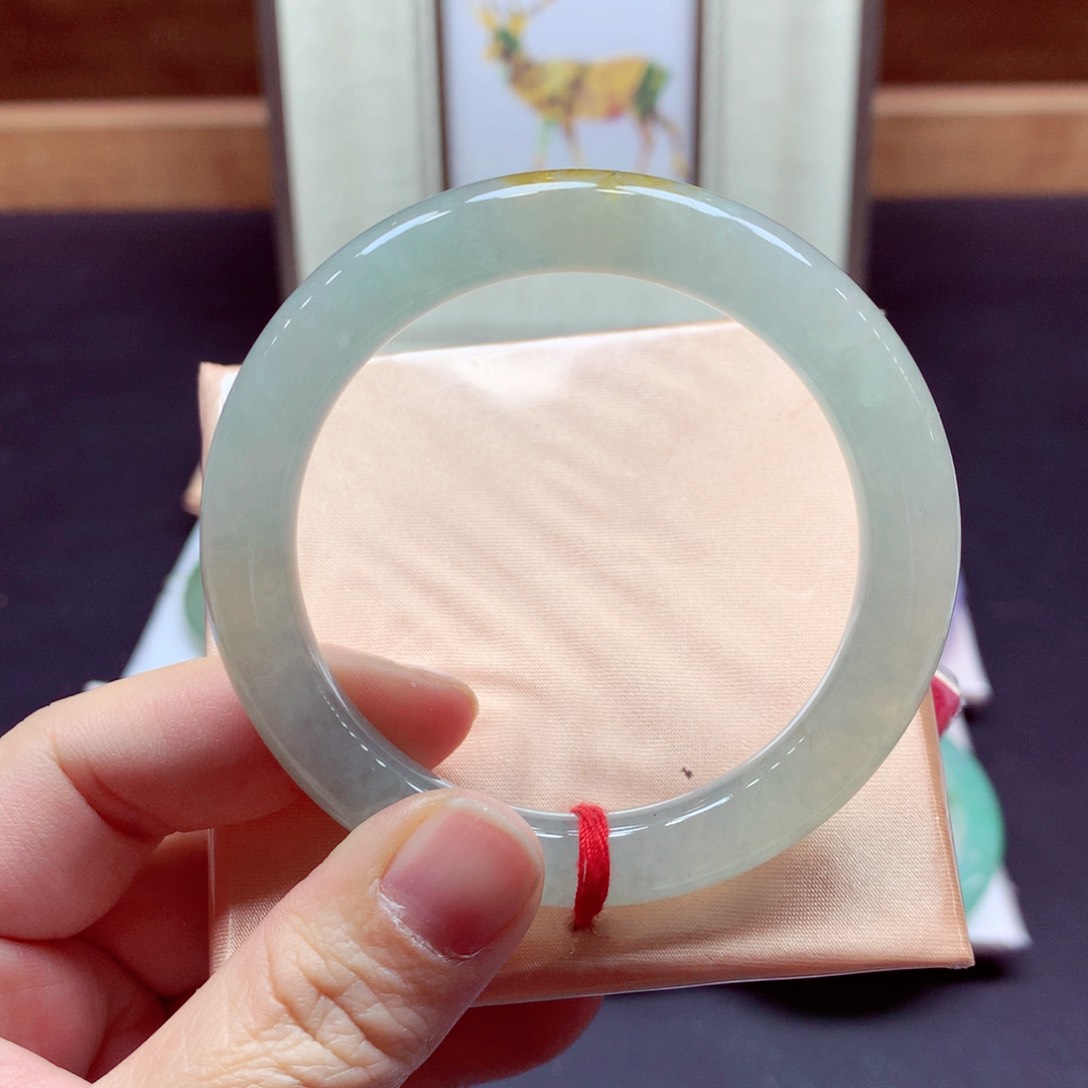 翡翠手镯未镶嵌天然翡翠