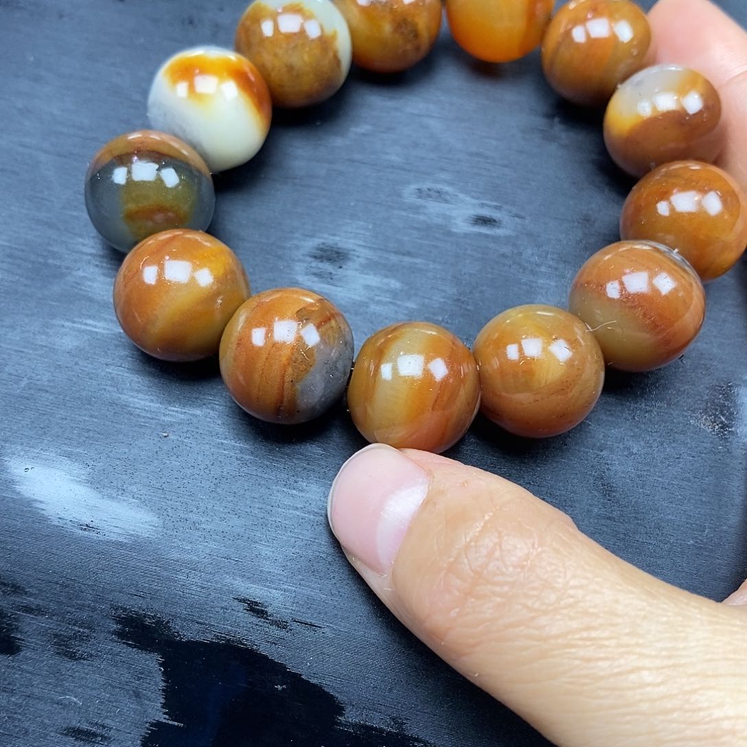 石英质玉（黄龙玉）颈饰未镶嵌