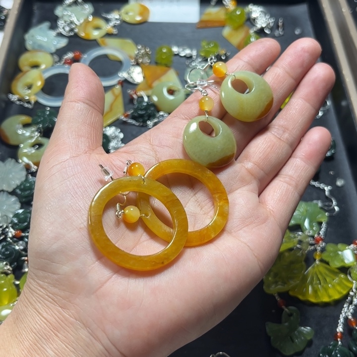 蛇纹石玉合金耳饰