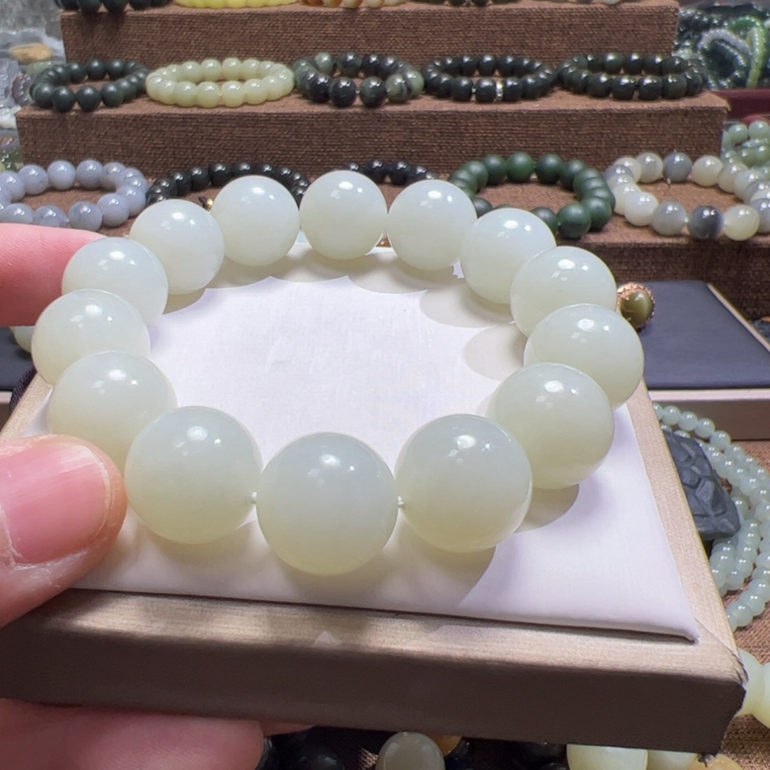 陈***生和田玉（糖玉）未镶嵌手链