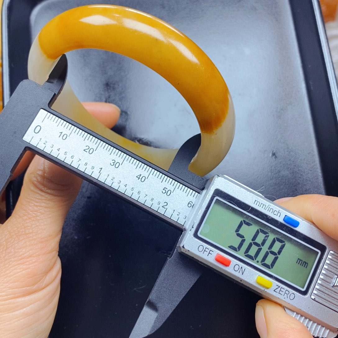 石英质玉未镶嵌颈饰