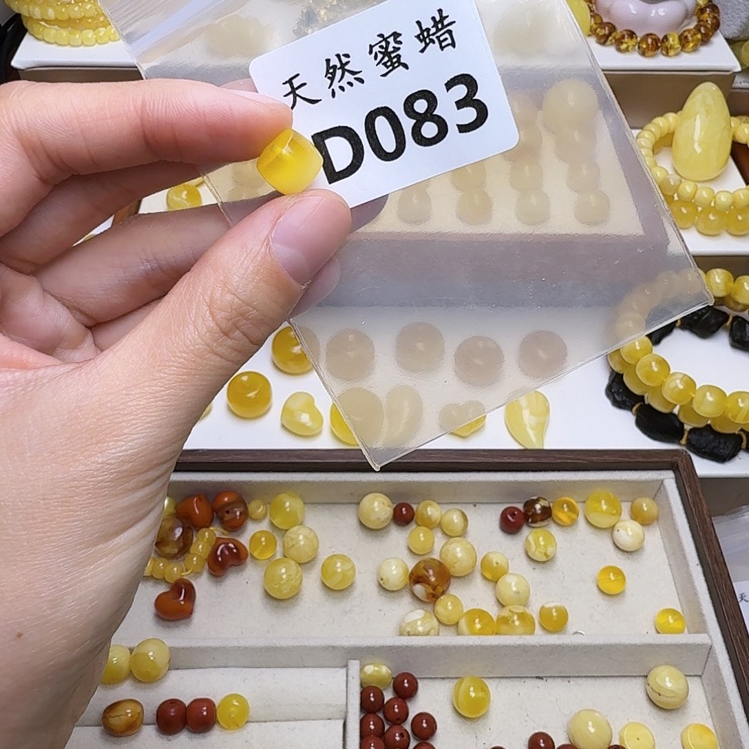 琥珀未镶嵌裸石083号，10.1mm