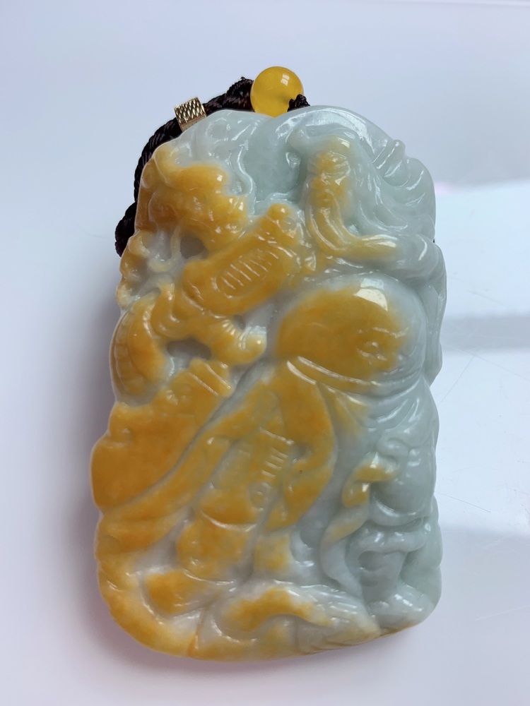 翡翠双彩关公吊坠一件