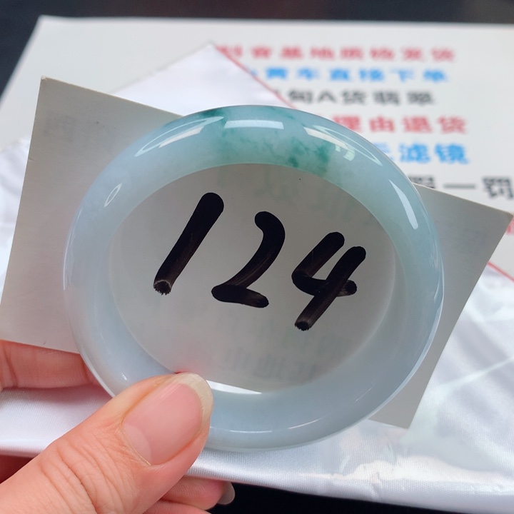 翡翠手镯未镶嵌正