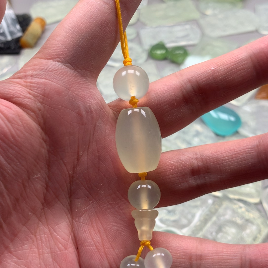 蛇纹石玉颈饰未镶嵌