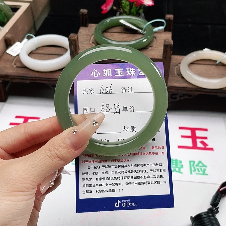 和田玉手镯未镶嵌