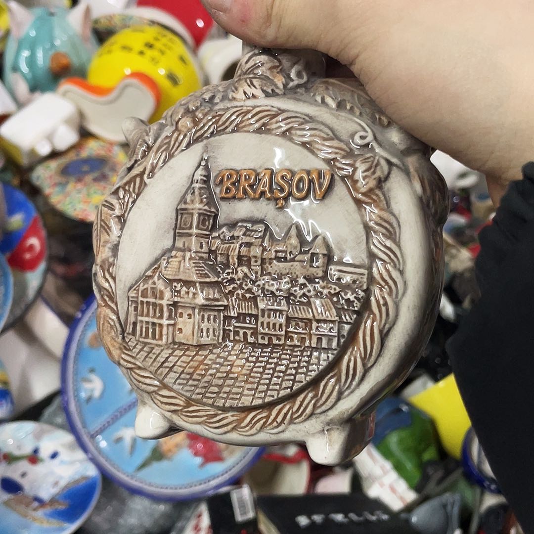 摆件   磕碰 封釉。