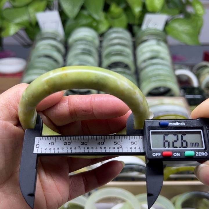 蛇纹石玉未镶嵌手镯10