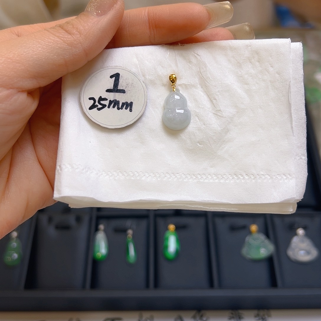 翡翠颈饰18K金镶嵌翡翠