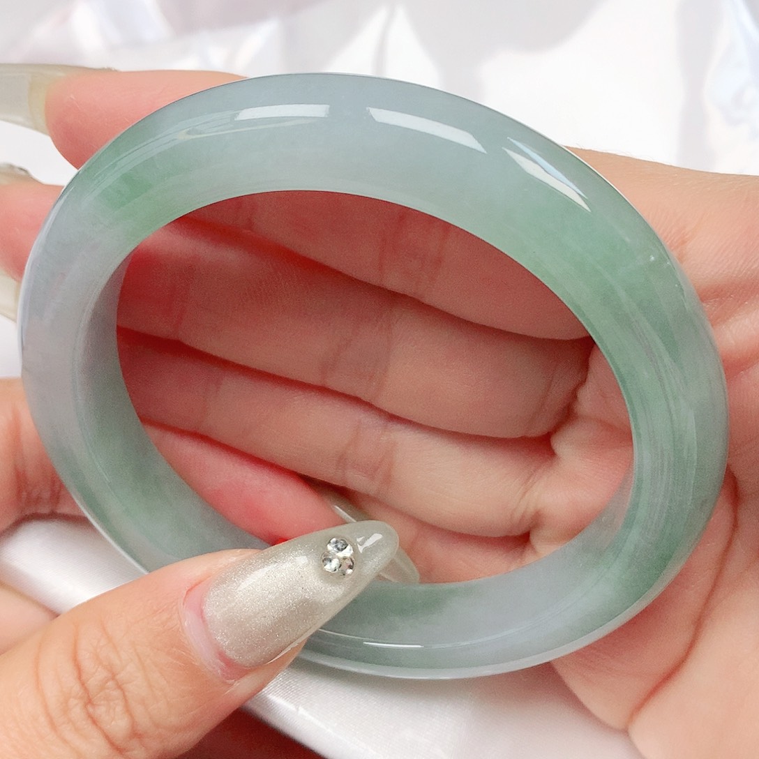 翡翠手镯未镶嵌抖音566