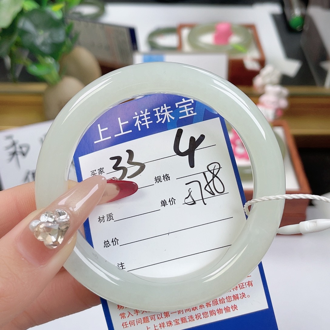和田玉手镯未镶嵌
