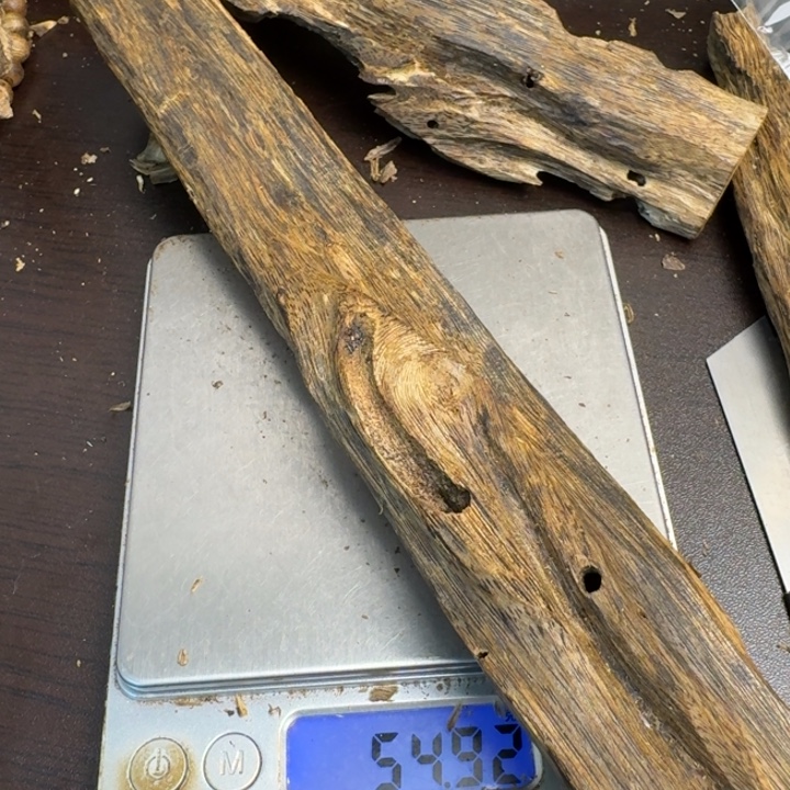 沉香碎屑沉香透顶绿54克