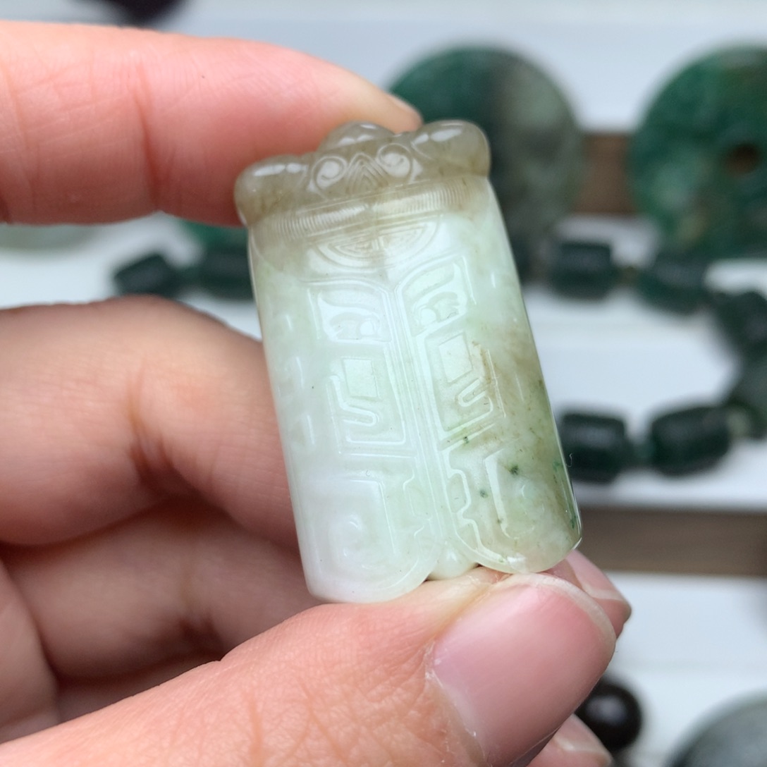 独山玉颈饰未镶嵌