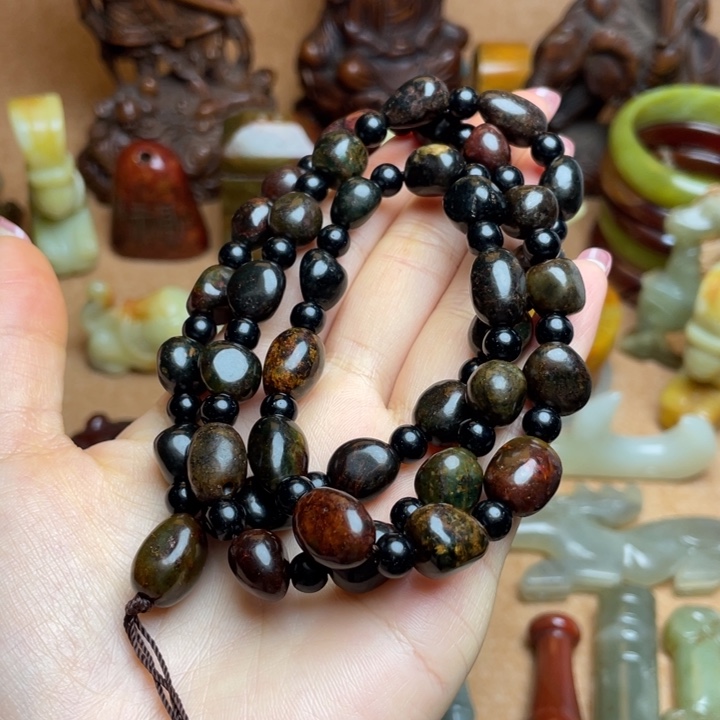 蛇纹石玉未镶嵌颈饰